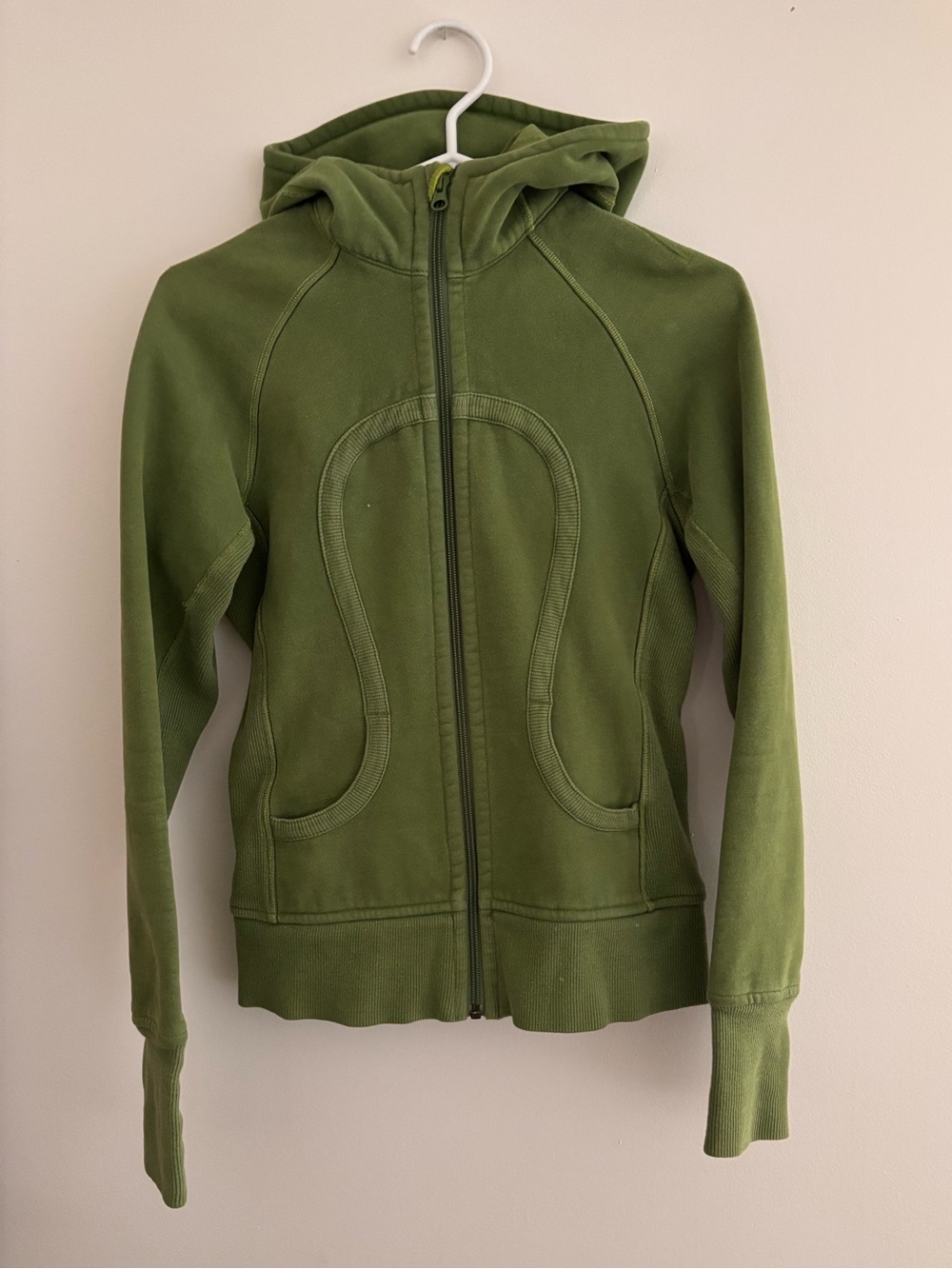 Lululemon Scuba Hoodie – Classic in an Olive Green
